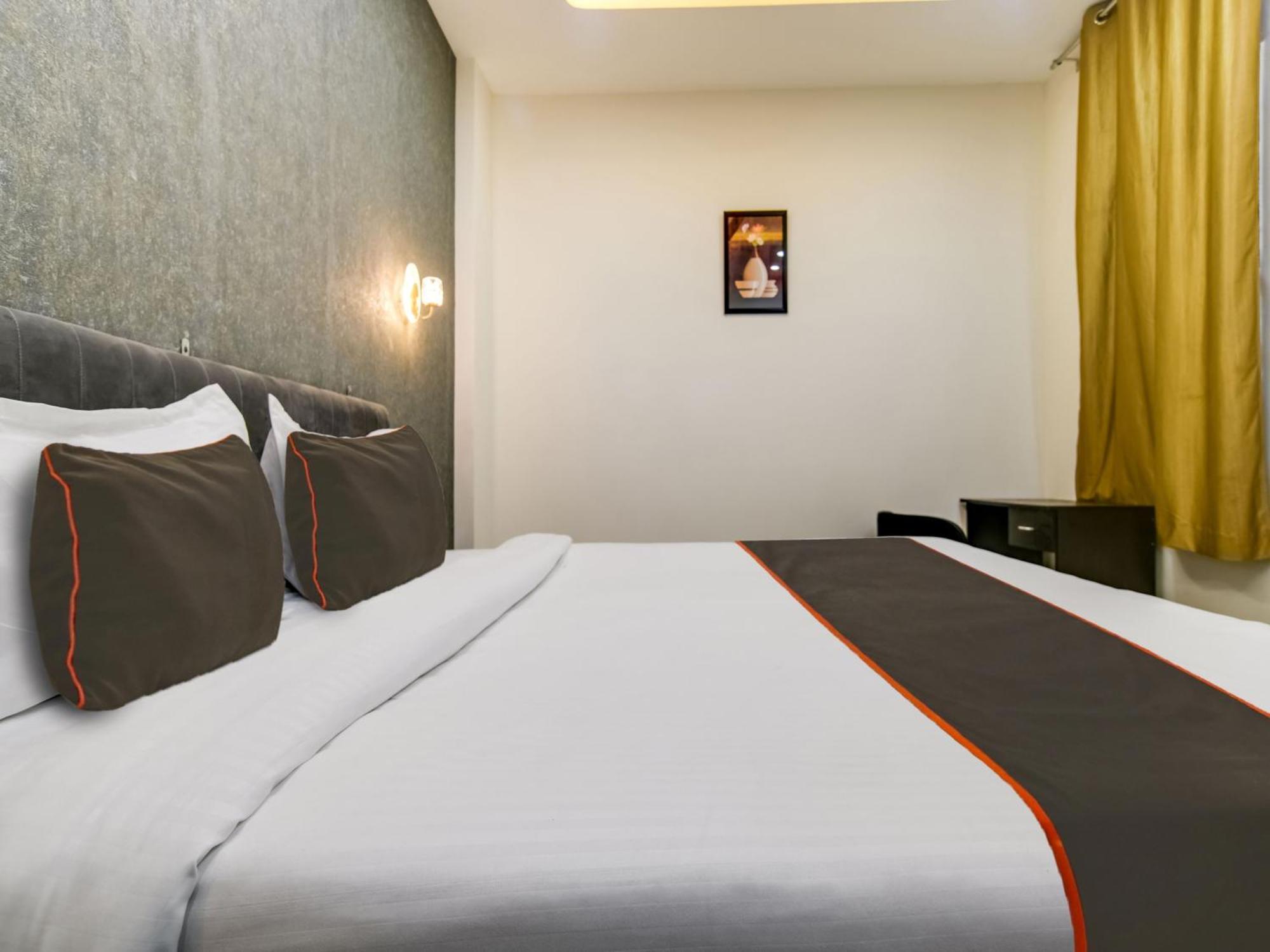 Super Collection O Iconic Hotel